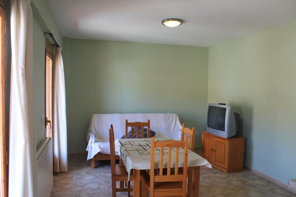 Apartamentos Turisticos Rosario Camarena de la Sierra Camera foto