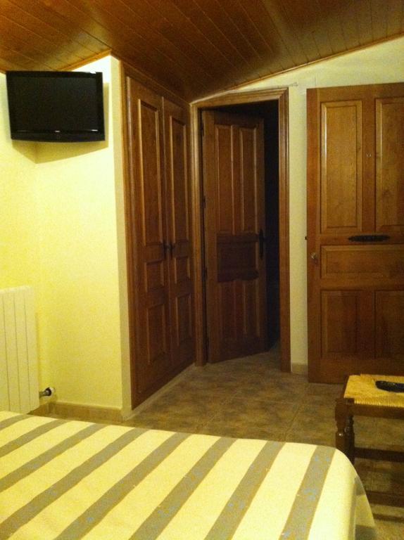Apartamentos Turisticos Rosario Camarena de la Sierra Esterno foto